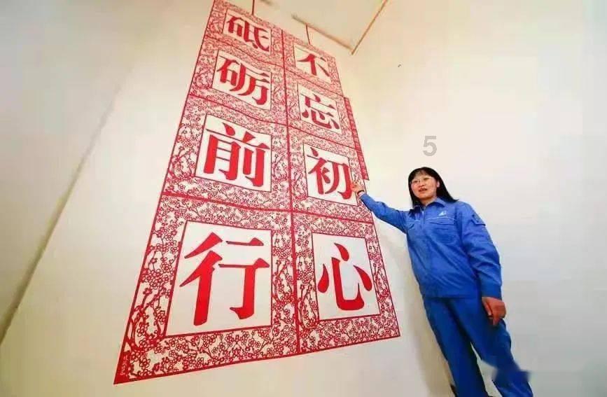 副军长迎接新任军长,一见面直冒汗:这不是我当年俘虏的机枪手吗