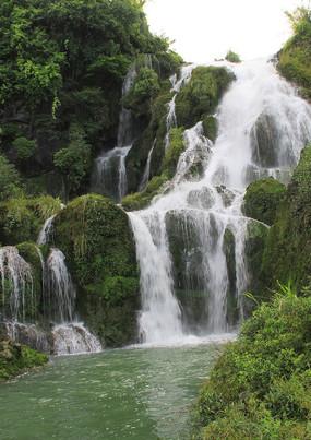纪念｜为什么他的眼神里总是忧郁——记油画家王少伦