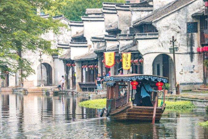 电视剧《繁花》的主题与情爱密码,在王家卫《阿飞正传》中已深藏