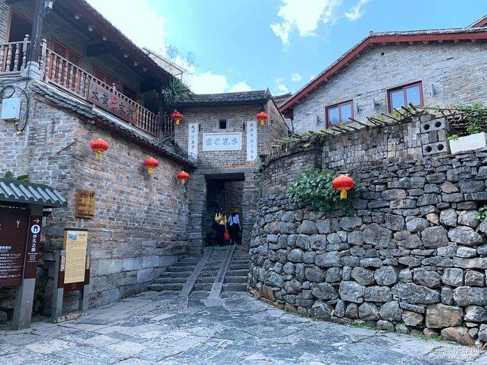 51岁郭富城今日大婚,多段旧情热非议,细数他的旧爱,钟丽缇祝福叶蕴仪变成臃